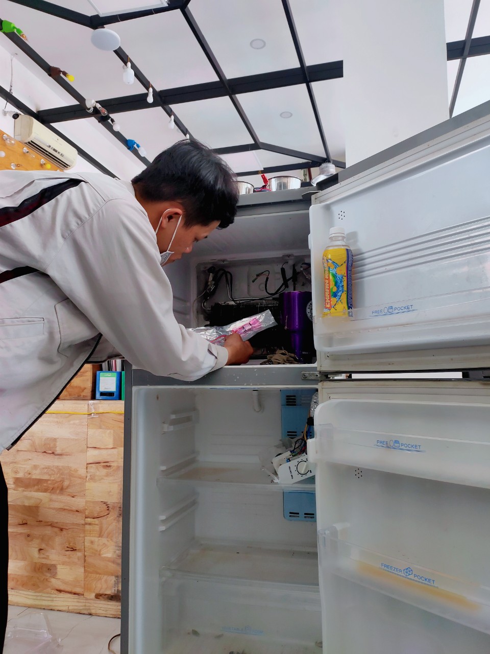 tủ lạnh hitachi không lạnh ngăn dưới